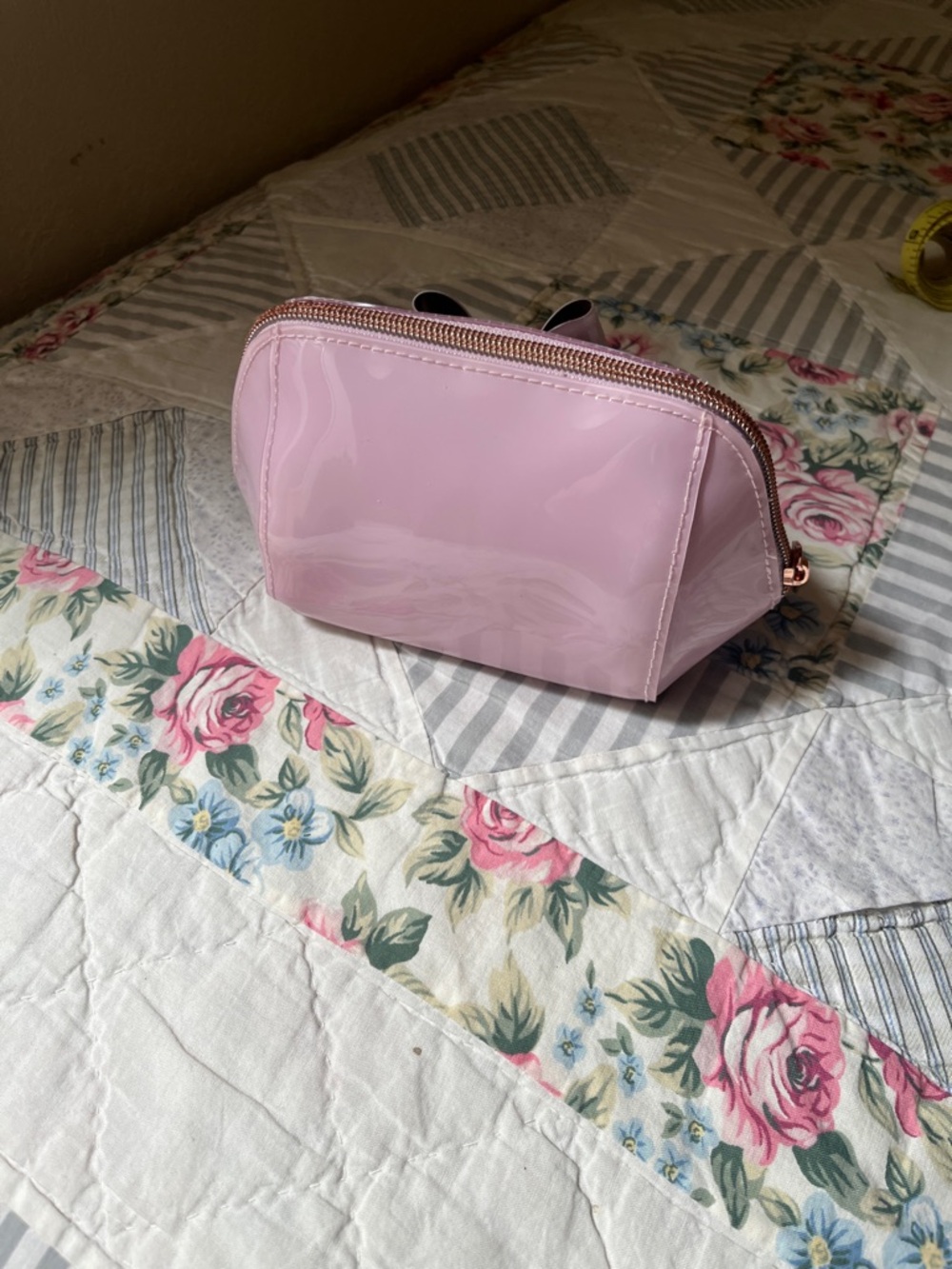 Ted Baker Light Pink Patent Bow Cosmetic Pouch - Picture 3 of 8